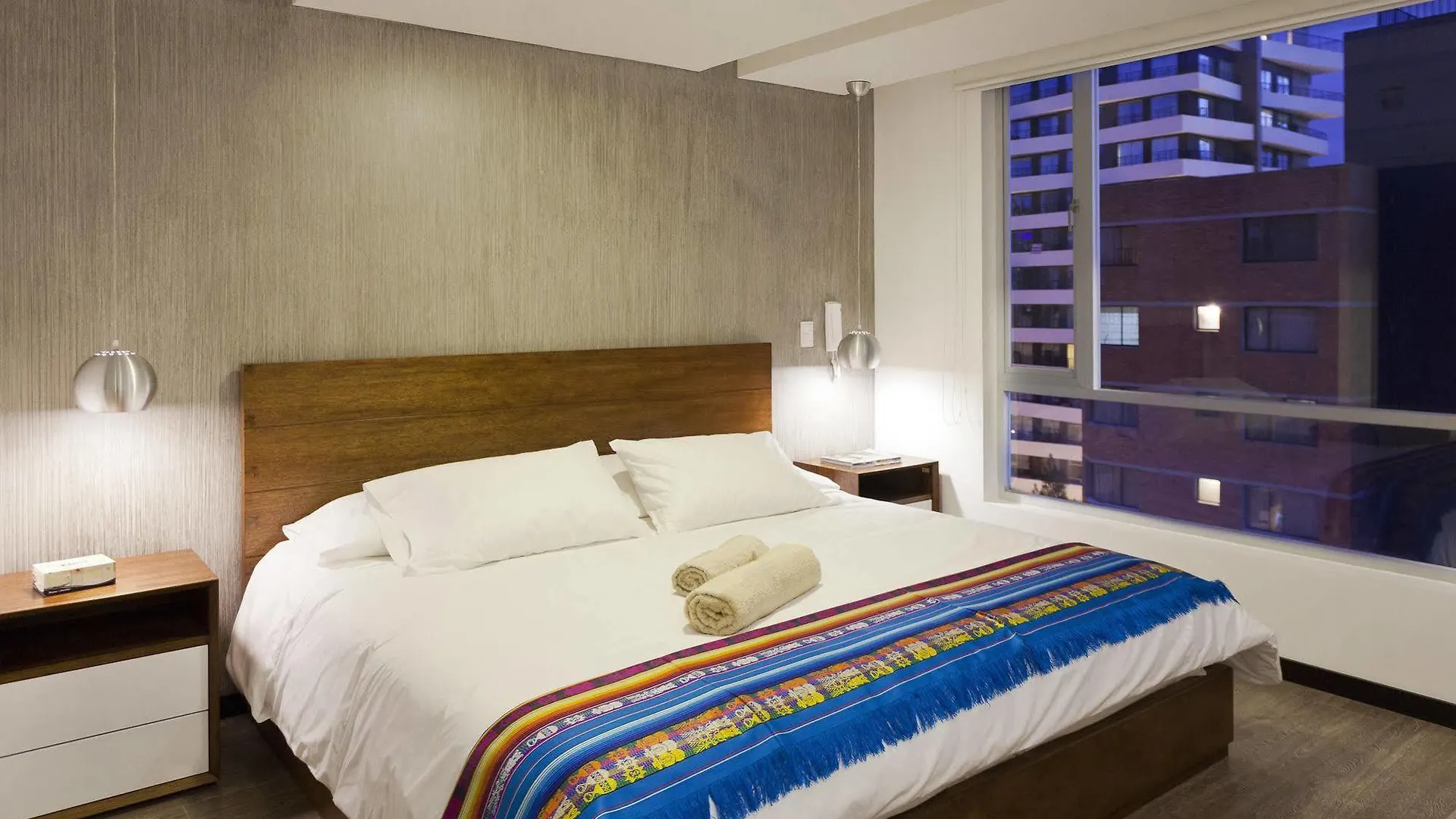 Papagayo City Quito 0*,