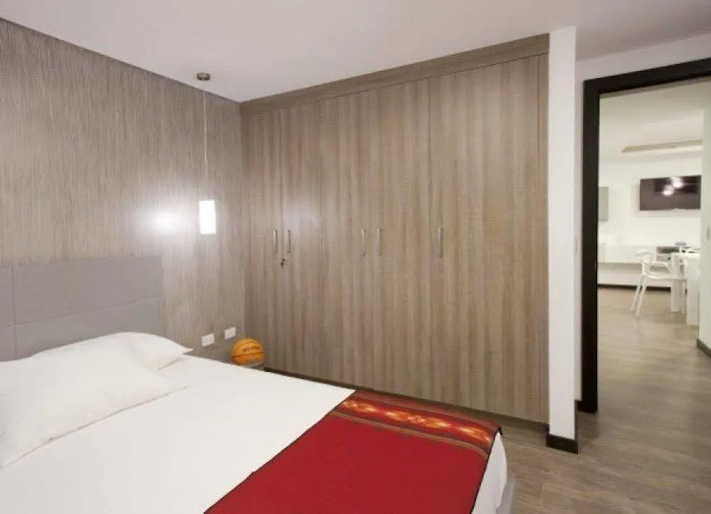 Papagayo City Quito 0*,